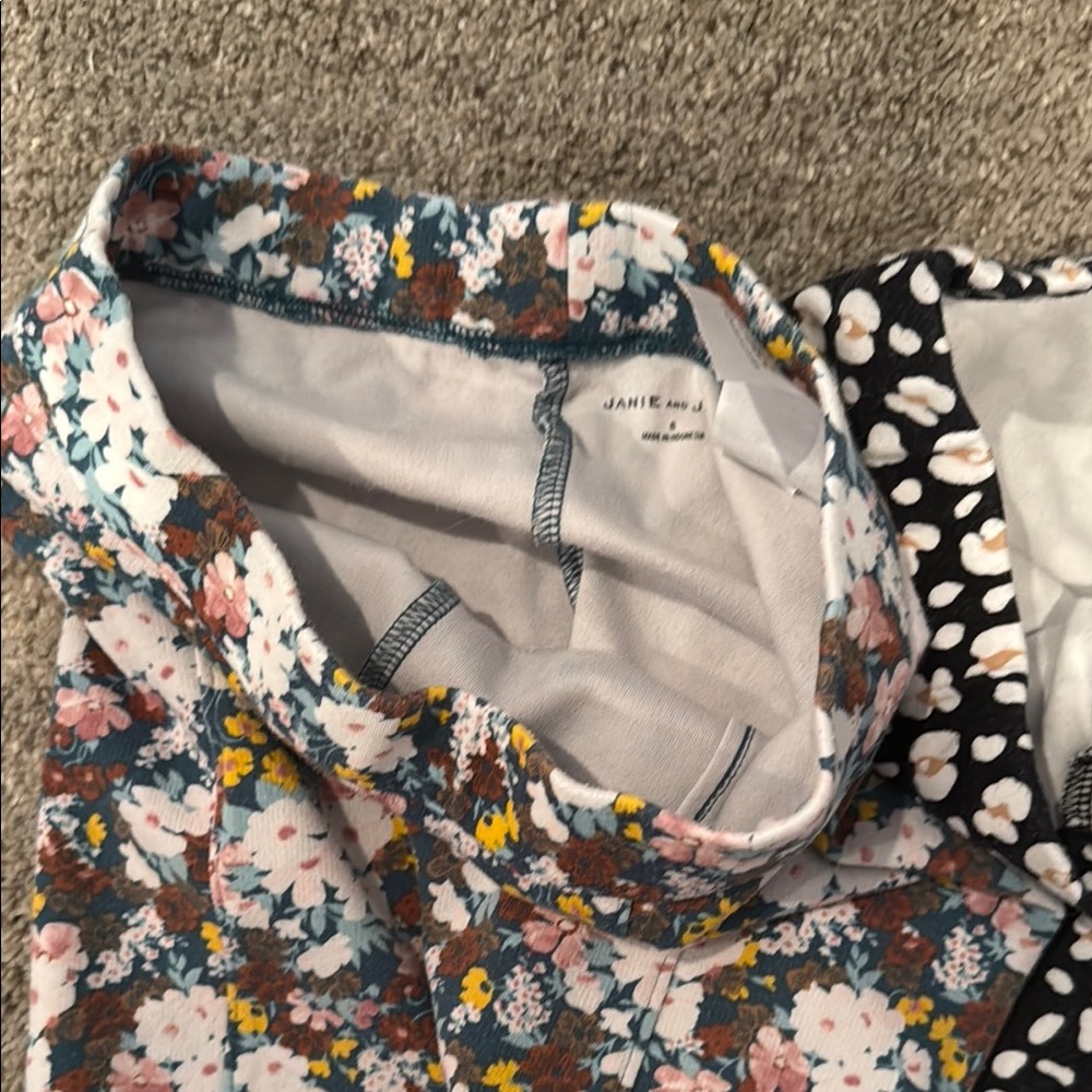 Floral and Patterned Leggings Set, very nice pointe pants. - Picture 4 of 9
